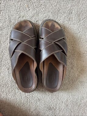 Sonoma Brown Crossover Women's Slide Sandals
